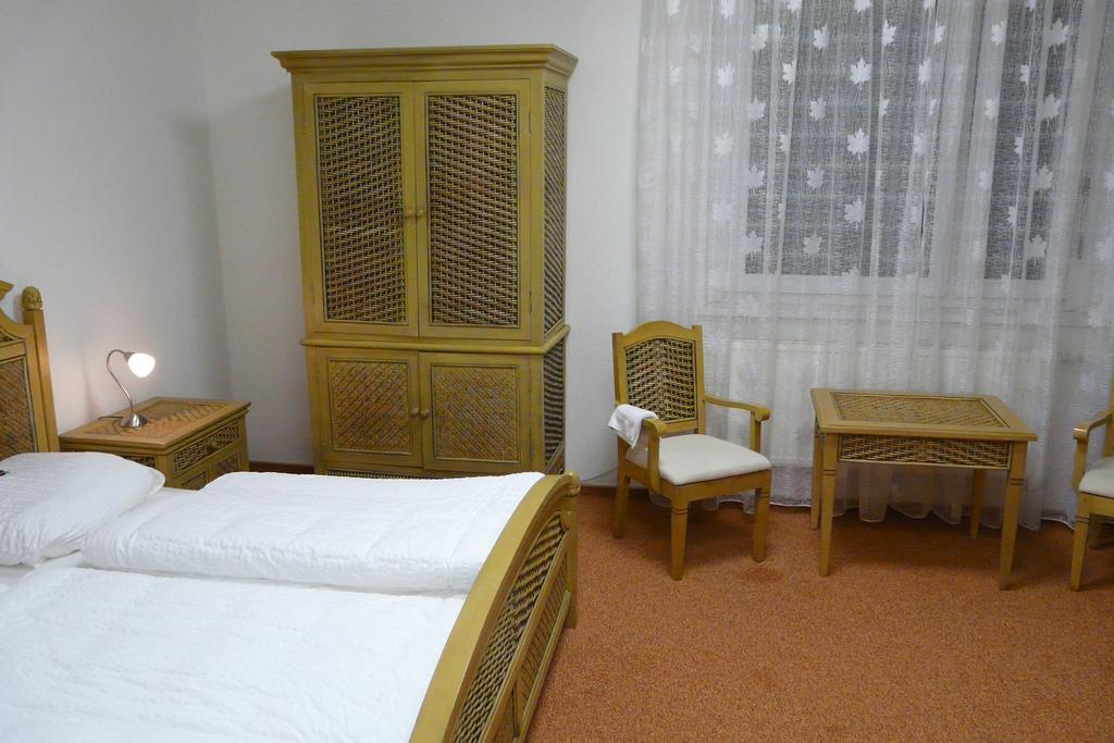 Hotel Kreuzbruchhof Burg Stargard Chambre photo