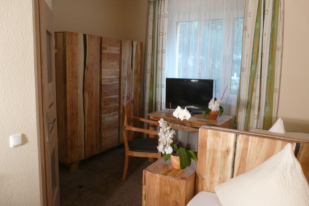 Hotel Kreuzbruchhof Burg Stargard Extérieur photo
